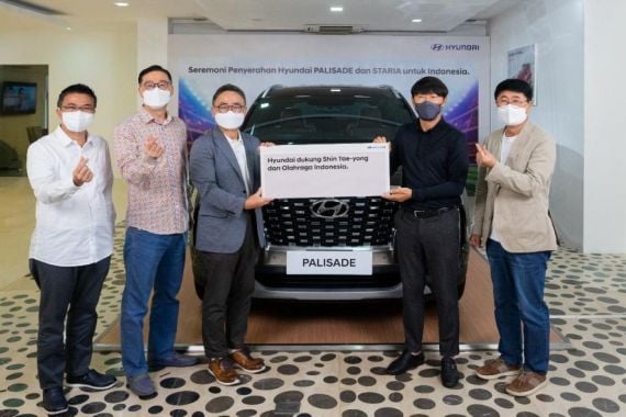 Shin Tae Yong dapat 2 Mobil Mewah Gratis, Harganya Wow - JPNN.COM