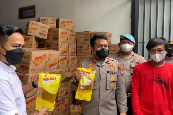 Penimbun Minyak Goreng Ditahan, 24 Ton Barang Bukti Akan Didistribusikan untuk Masyarakat - JPNN.COM