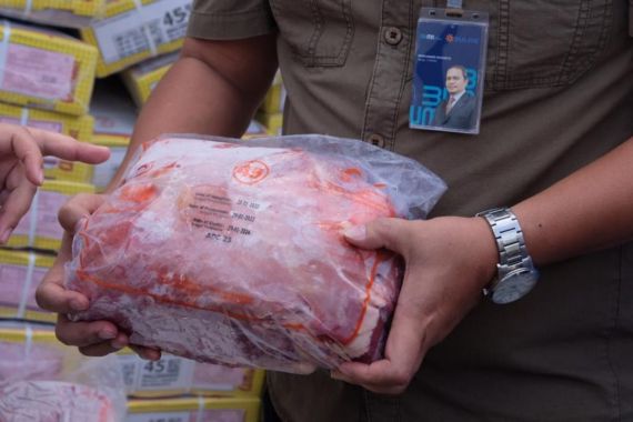 Hari Ini Stok Daging Impor Bulog Tiba di Tanah Air - JPNN.COM