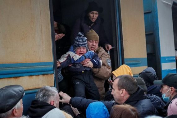 Roket Rusia Hantam Stasiun KA Penuh Warga Sipil Ukraina, Ada Korban Jiwa - JPNN.COM