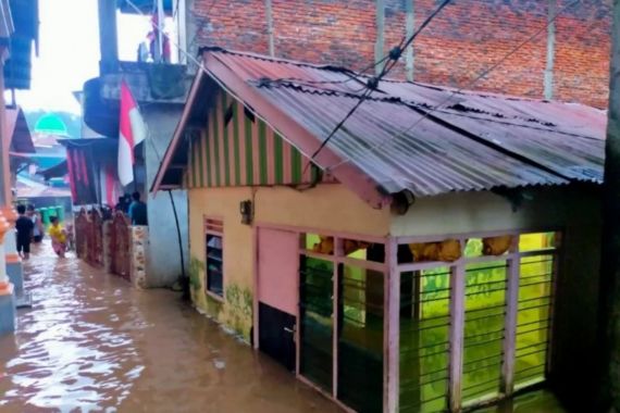 Banjir dan Longsor Terjang Kota Manado, 2 Orang Meninggal, BPBD: Waspada! - JPNN.COM