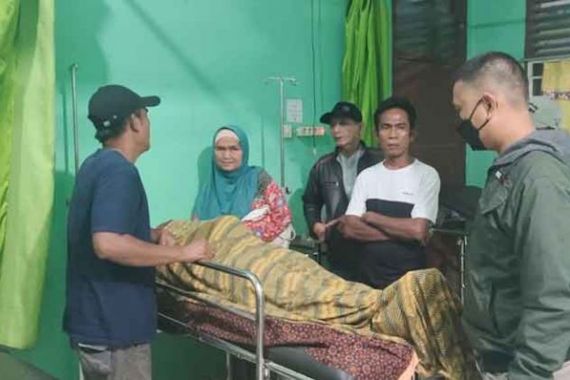 Kemeriahan Acara Pernikahan di Balai Desa Tiba-Tiba Mencekam, Tamu Tewas Ditusuk OTK - JPNN.COM