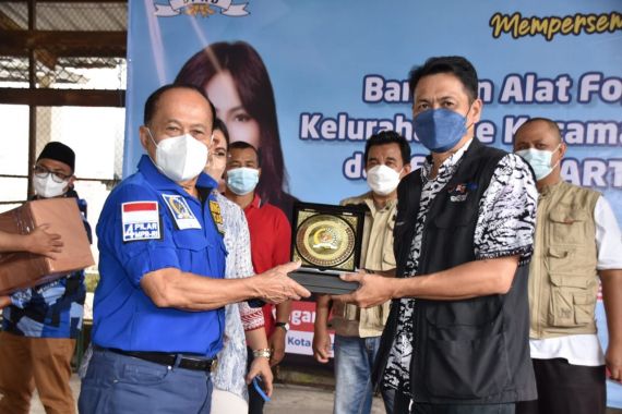 Syarief Hasan Berikan Bantuan Alat Fogging ke Warga Bogor - JPNN.COM