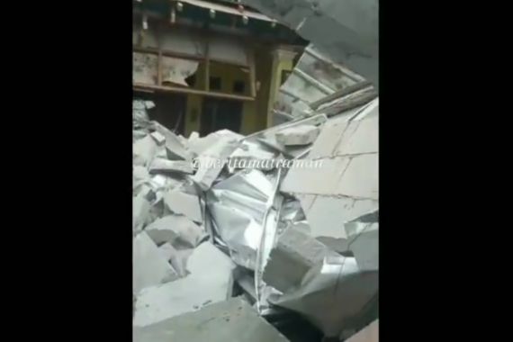 Ya Ampun, Rumah Baru Dibangun Mendadak Roboh di Jaktim, Ternyata - JPNN.COM