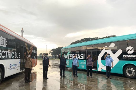 30 Bus Listrik Beroperasi di Jakarta, Berikut Rutenya - JPNN.COM