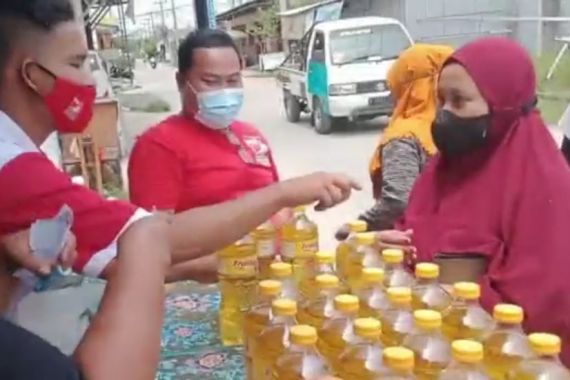 Viral, PSI Jual Minyak Goreng Murah di Bekasi, Dapat dari Mana? - JPNN.COM