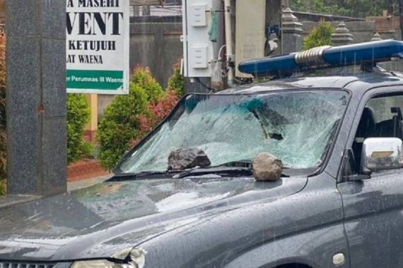Diserang Pedemo di Waena Papua, Brigadir Roygen Terluka - JPNN.COM