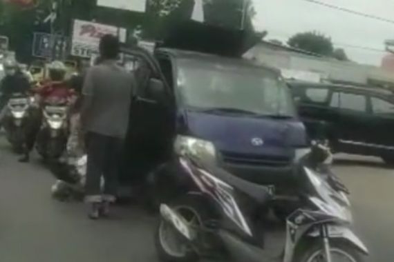 Viral, Pria Ini Menginjak Kepala Sopir Pikap, Begini Nasibnya Sekarang - JPNN.COM