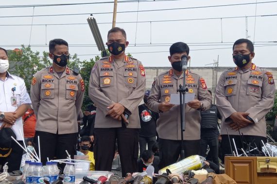 Penggerebekan Narkoba di Kampung Muara Bahari, Polisi: Pengedar Juga Jual Paket Siap Saji - JPNN.COM