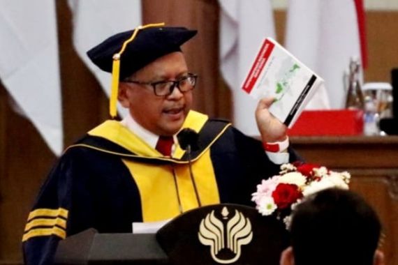 Megawati Sampaikan Pesan Bung Karno untuk Wisudawan Unnes - JPNN.COM