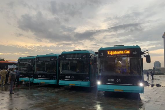 Bus Listrik TransJakarta Sudah Lolos Uji Coba, Diklaim Aman Meski Terobos Banjir - JPNN.COM
