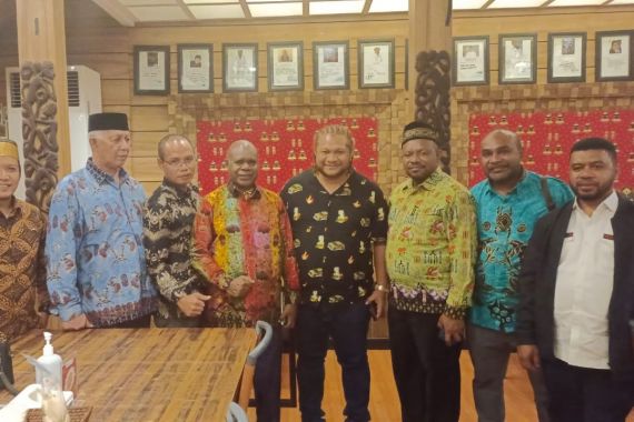 Rakyat Papua Barat Dukung Perpanjangan Masa Jabatan Jokowi - JPNN.COM