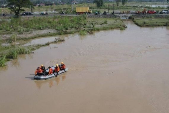 2 Anak yang Tenggelam di Sungai Tuntang Grobogan Belum Ditemukan - JPNN.COM
