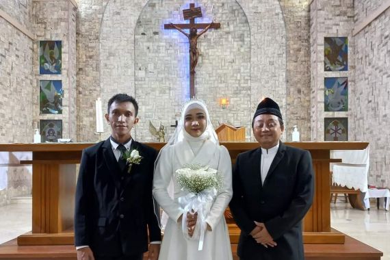 Perempuan Berjilbab Menikah di Gereja, MUI Bekasi Bereaksi - JPNN.COM