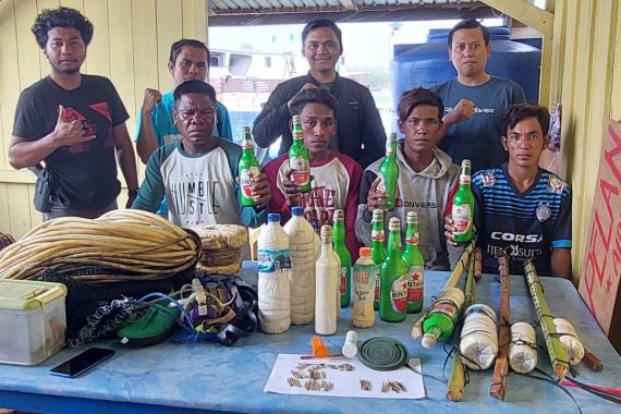 Ditpolairud Polda Kaltim Tangkap 4 Nelayan Pengguna Bom Ikan, Nih Tampangnya - JPNN.COM