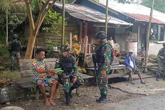 Satgas TNI Lakukan Ini Demi Ketahanan Pangan Masyarakat Perbatasan - JPNN.COM