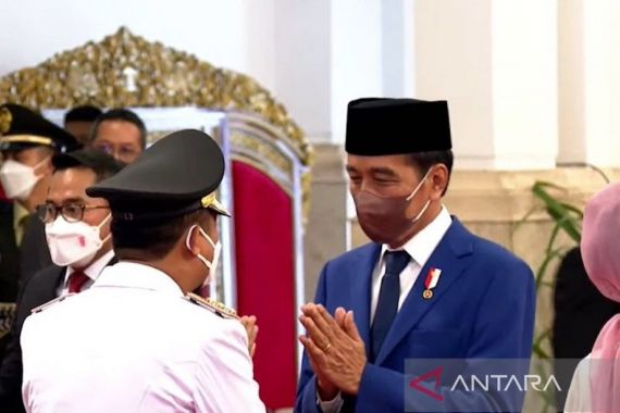 Jokowi Melantik Andi Sudirman Sulaiman sebagai Gubernur Sulsel - JPNN.COM