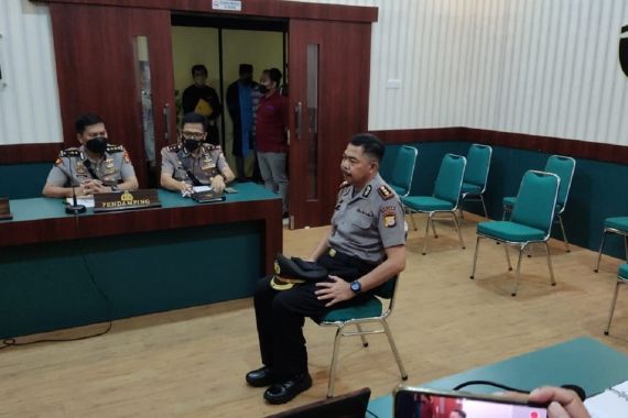 Tidak Ada Ampun, Perwira Polisi AKBP M Dipecat, Lihat Penampakannya saat Disidang - JPNN.COM