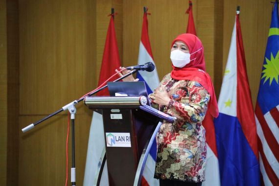 Di LAN Makassar, Gubernur Khofifah Berbagi Resep Kepemimpinan, Simak - JPNN.COM