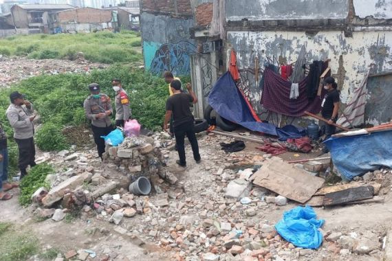 Selain Meringkus Pengguna Narkoba, Polisi Juga Membongkar Bedeng di Kampung Boncos - JPNN.COM