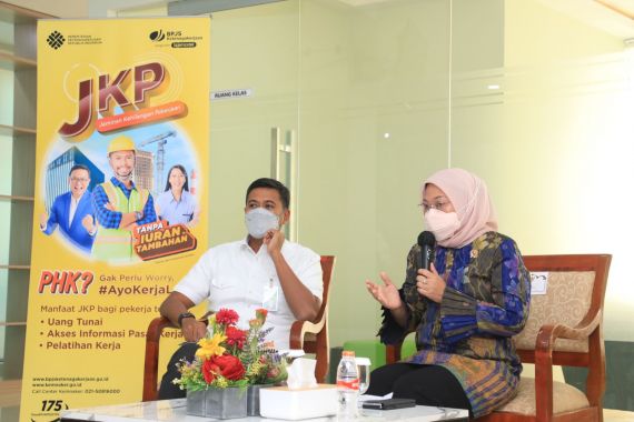 Dialog dengan Pekerja Kena PHK, Menaker Ida Fauziyah Jelaskan Manfaat JKP - JPNN.COM