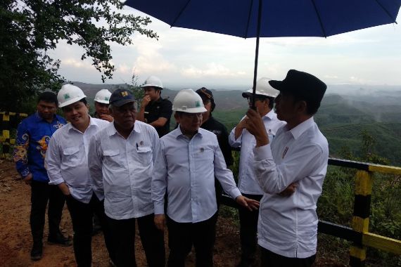 Presiden Jokowi Berkemah di IKN Nusantara, Ritual Adat, Kaltim pakai Dupa, Kembang, Telur - JPNN.COM