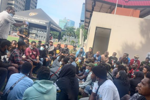Mahasiswa Papua yang Ricuh dengan Aparat Dibawa ke Kantor Polisi, Lihat Penampakannya - JPNN.COM