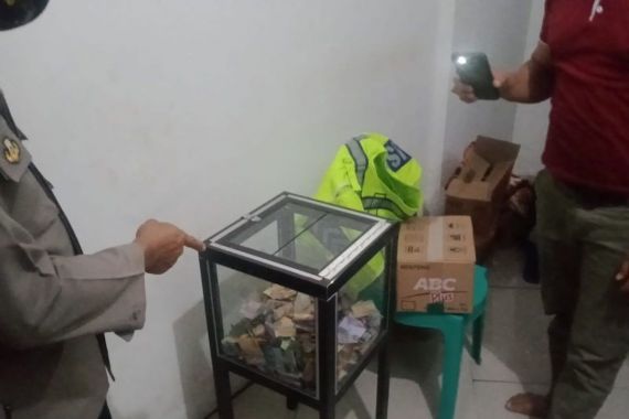 Remaja Mencuri Kotak Amal Musala untuk Berfoya-foya, Langsung Ditahan Polisi - JPNN.COM