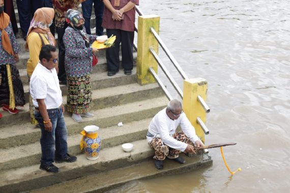 Ada Ritual Pengambilan Air & Tanah untuk Kendi Nusantara Bareng Pak Jokowi - JPNN.COM