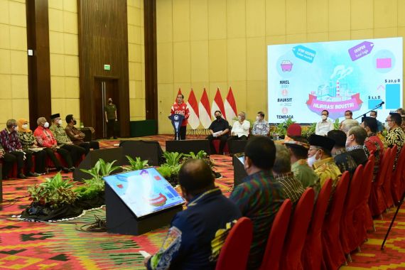 Di Kaltim, Jokowi Kumpulkan Seluruh Gubernur di Indonesia, Ini Pesannya - JPNN.COM
