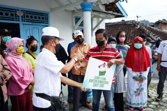 Berbagi dengan Anak Yatim, Sukarelawan Ingin Sandiaga Menangkan Pemilu 2024 - JPNN.COM