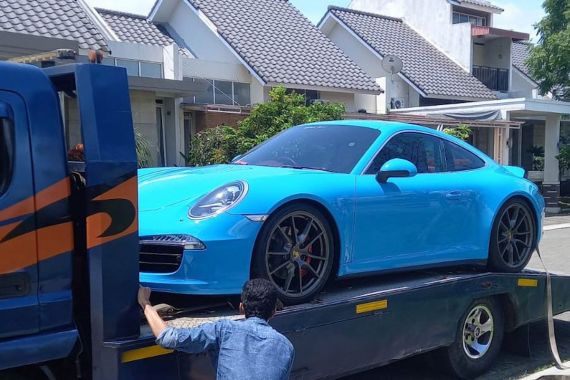 Penampakan Moge Hingga Porsche Doni Salmanan yang Disita Bareskrim - JPNN.COM