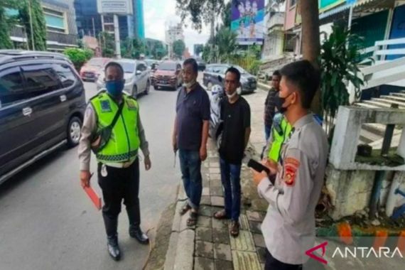 Korban Tewas Kecelakaan Maut Minibus vs Motor di Jalan Jenderal Sudirman Ternyata Polisi - JPNN.COM