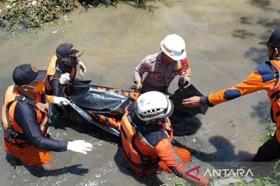 Banjir Melanda Kabupaten Bandung, 1 Lansia Tewas di Kawasan Proyek Kereta Cepat - JPNN.COM