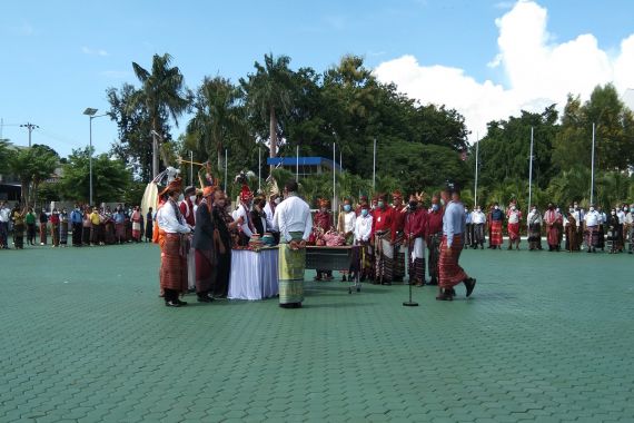 Kesakralan Tanah dan Air Flobamorata untuk IKN Nusantara - JPNN.COM