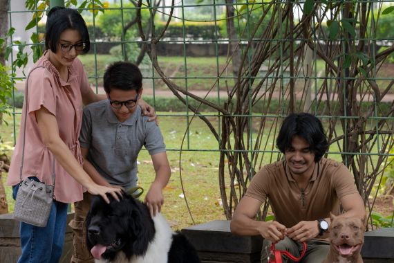 Diisukan Selingkuh, Tyas Mirasih dan Tengku Tezi Malah Main Film Bareng - JPNN.COM