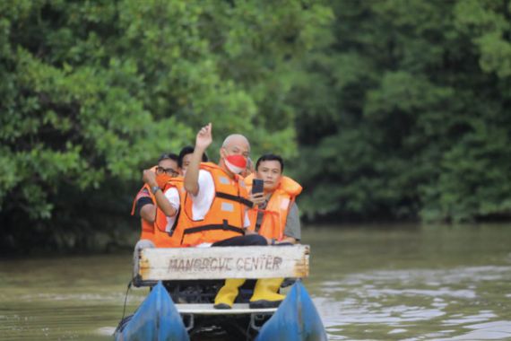 Ganjar Pranowo Terpesona pada Wisata Mangrove di Balikpapan - JPNN.COM