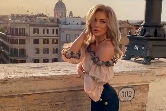 Model Cantik Rusia Pengkritik Putin Ditemukan di Dalam Koper, Tragis - JPNN.COM