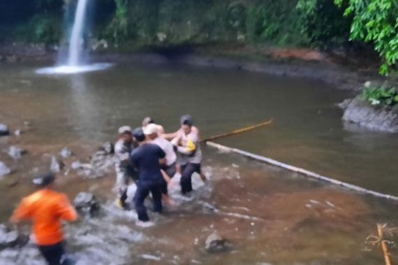 Wisatawan Tenggelam di Curup Mangkok, Mengenaskan! - JPNN.COM