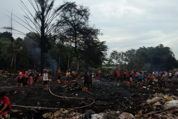 Puluhan Bedeng Pemulung di Bekasi Ludes Terbakar, Ini Penyebabnya - JPNN.COM