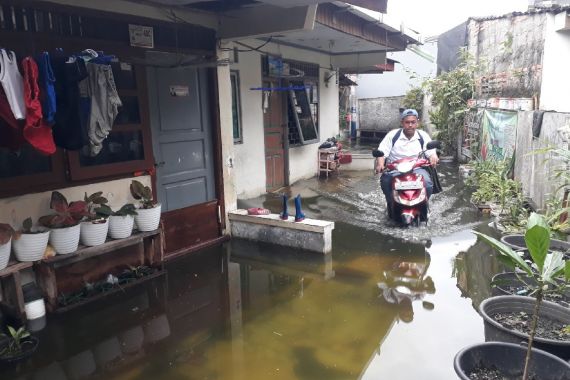 Banjir 3 RT di Jaktim Sudah Seminggu, Sudin SDA Lakukan Ini - JPNN.COM