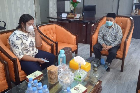 Gaji Dipotong, Guru Honorer Ini Sudah Lapor kepada Bobby Nasution, tetapi - JPNN.COM
