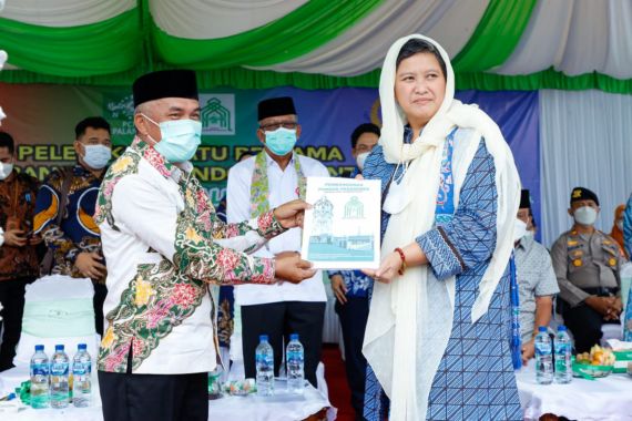 Dukung Pembangunan Pesantren di Kalteng, Mbak Rerie Sampaikan Pesan Ini buat Guru - JPNN.COM