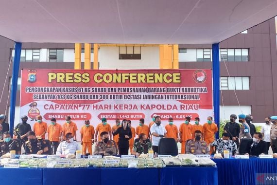 Detik-Detik Polda Riau Membongkar Penyelundupan 56 Kg Sabu-Sabu Dari Malaysia - JPNN.COM
