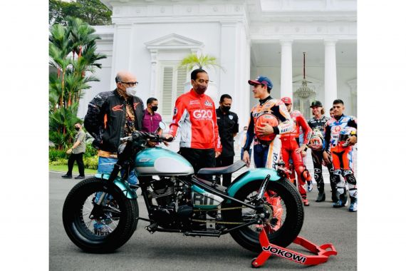 Bamsoet dan Jokowi Menjamu Pembalap MotoGP dengan Wedang Jahe di Istana Negara - JPNN.COM