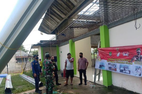 Puluhan Rumah di Tangerang Rusak Diterjang Angin Kencang, Lihat Kondisinya - JPNN.COM