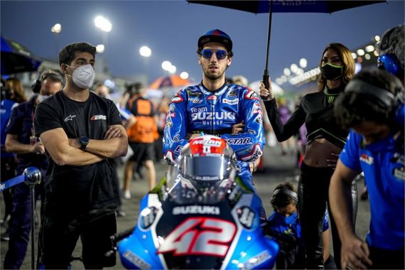 Alex Rins Minta Motor MotoGP Suzuki Buat Dipajang, Sampai Rela Lakukan Ini - JPNN.COM
