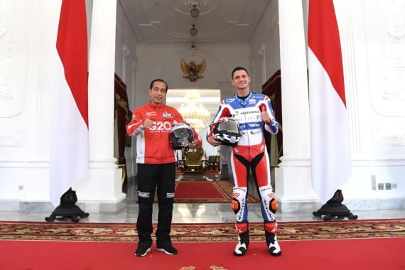 Dapat Bisikkan dari Jokowi, 2 Pembalap Ini Termotivasi Juara di Sirkuit Mandalika - JPNN.COM