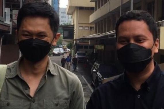 Begini Penampilan Arief Muhammad Saat Jalani Pemeriksaan Kasus Doni Salmanan - JPNN.COM