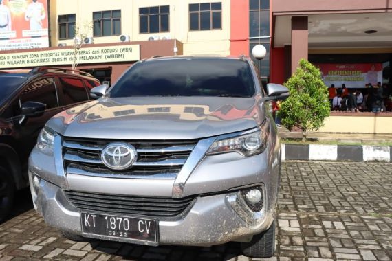 Tidak Rela Mobil Ditarik Leasing, Bambang Melakukan Perbuatan Terlarang di Areal Masjid - JPNN.COM